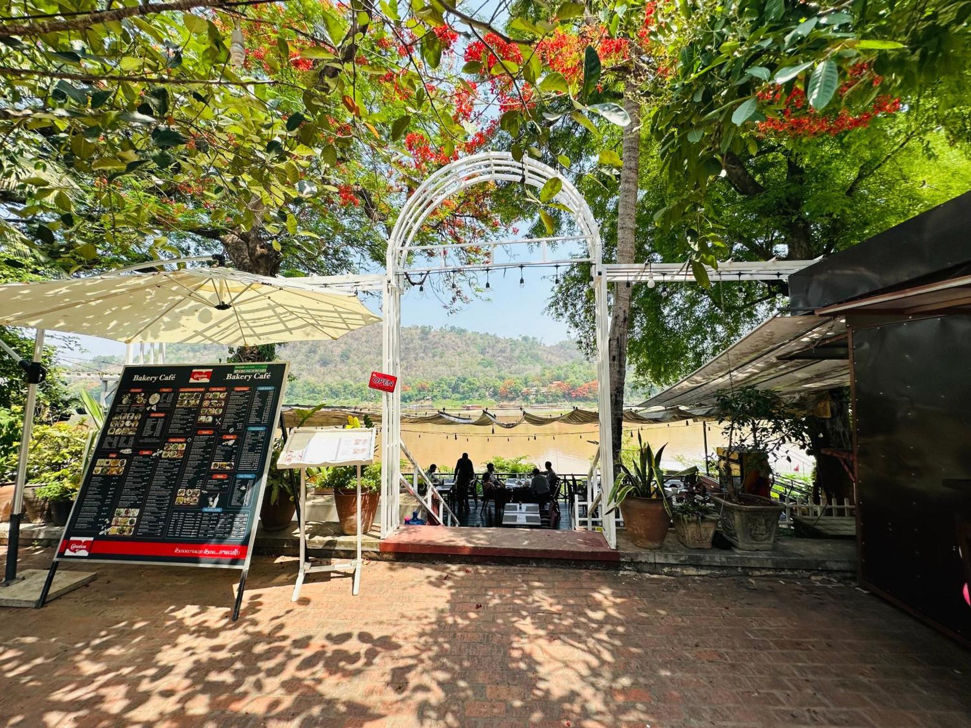 Villa Phonethip Mekong Riverside 루앙프라방 외부 사진